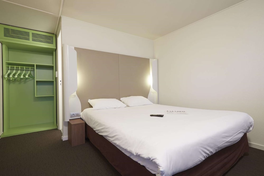 Standard Room, 1 Double Bed - Photo 11