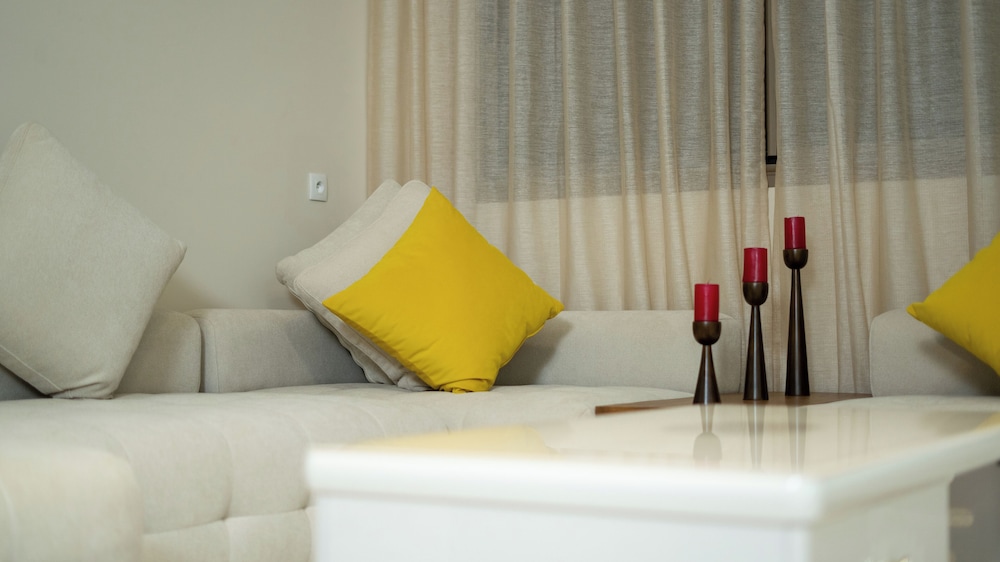 Suite, City View