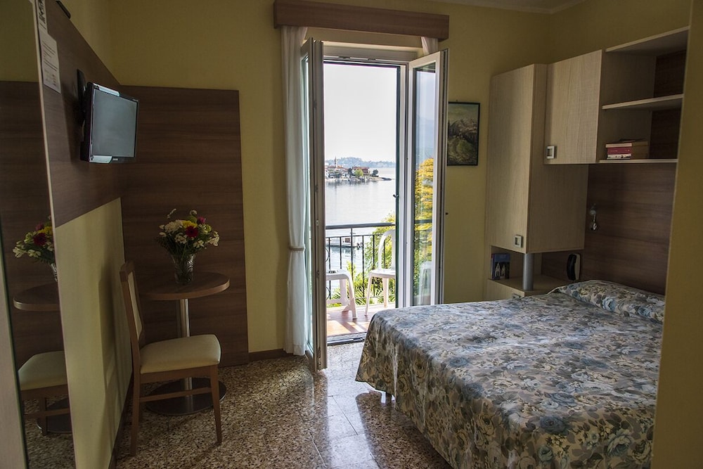 Standard Double or Twin Room, Lake View