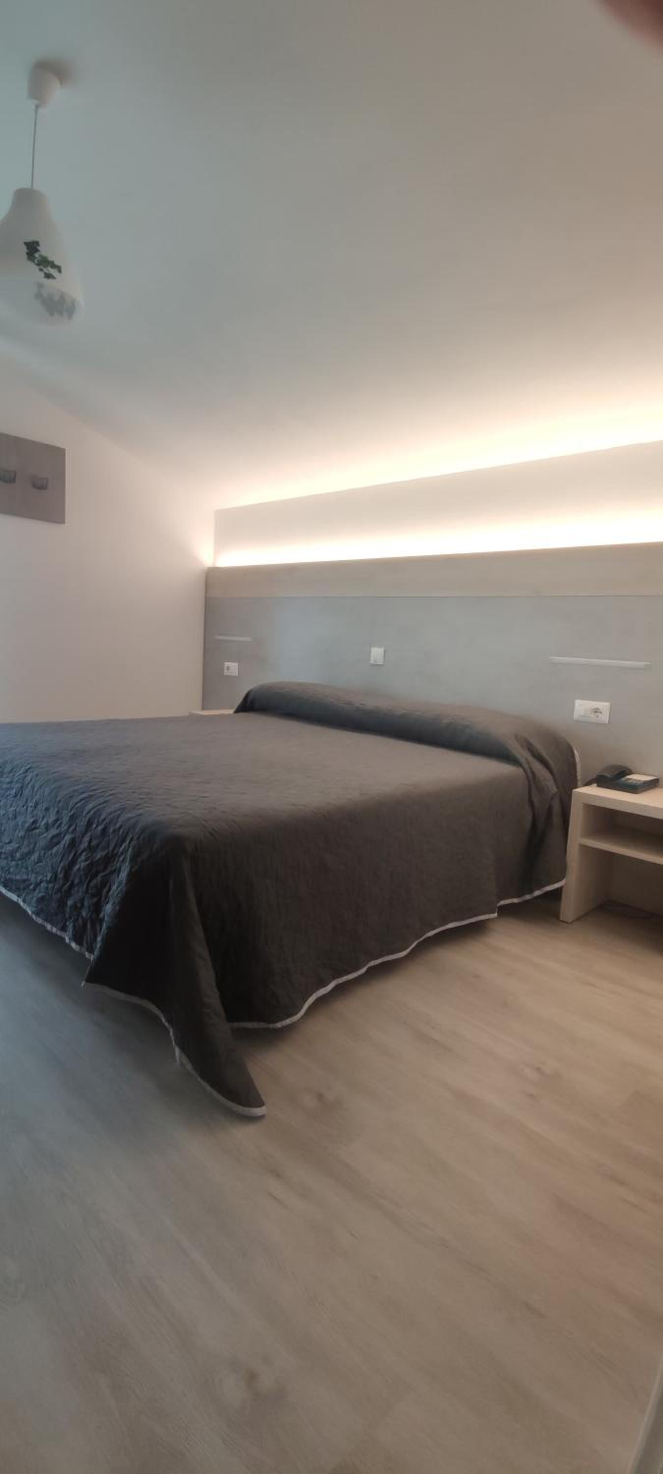 Standard Double or Twin Room with Sea View - Photo 2
