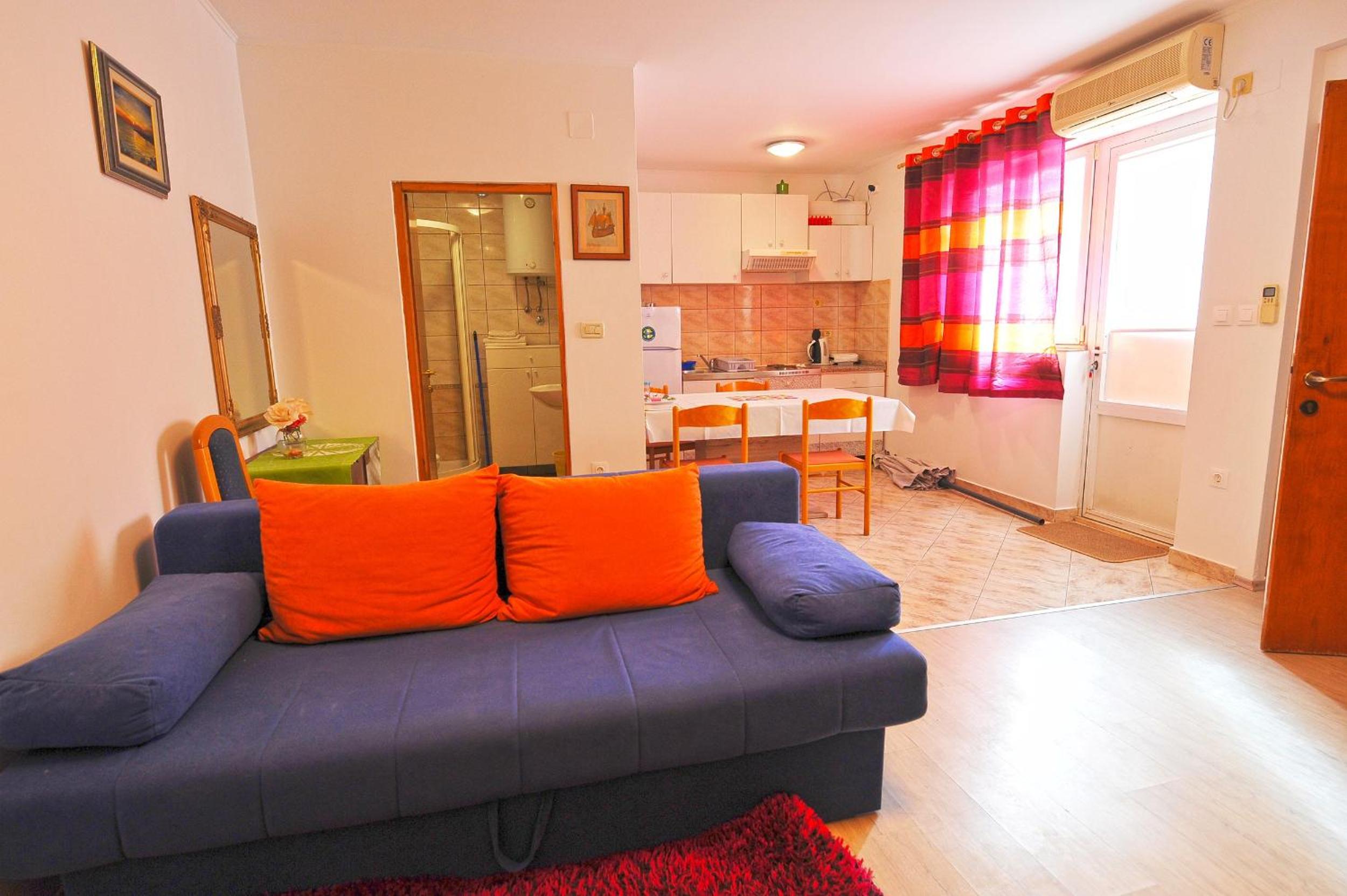 One-Bedroom Apartment with Terrace and Garden View photo 1