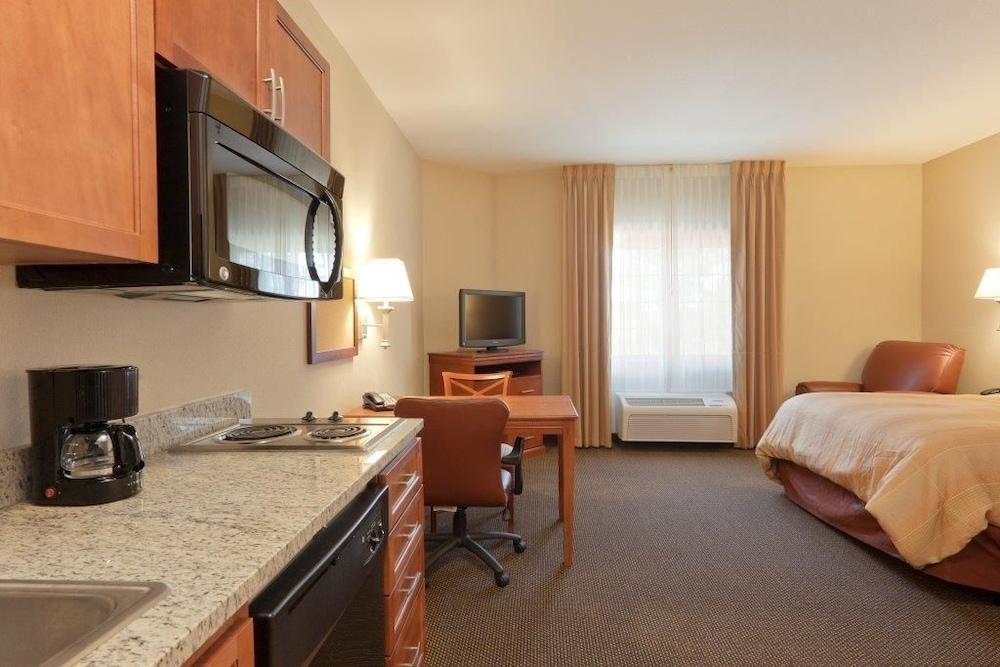 Studio Suite, 2 Queen Beds, Non Smoking - Photo 2