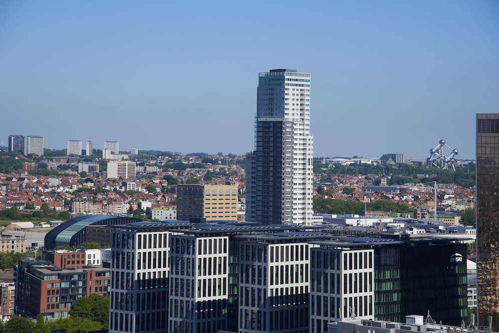 Double Room, 1 Queen Bed, City View thumbnail 5