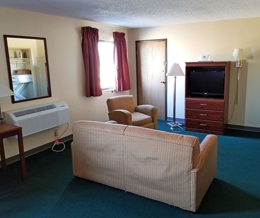Suite, 1 King Bed, Bathtub - Photo 8