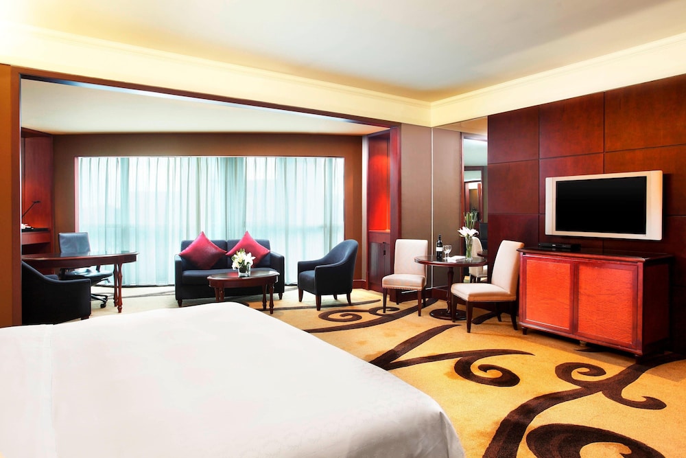 Club Studio Suite, 1 King Bed - Photo 1