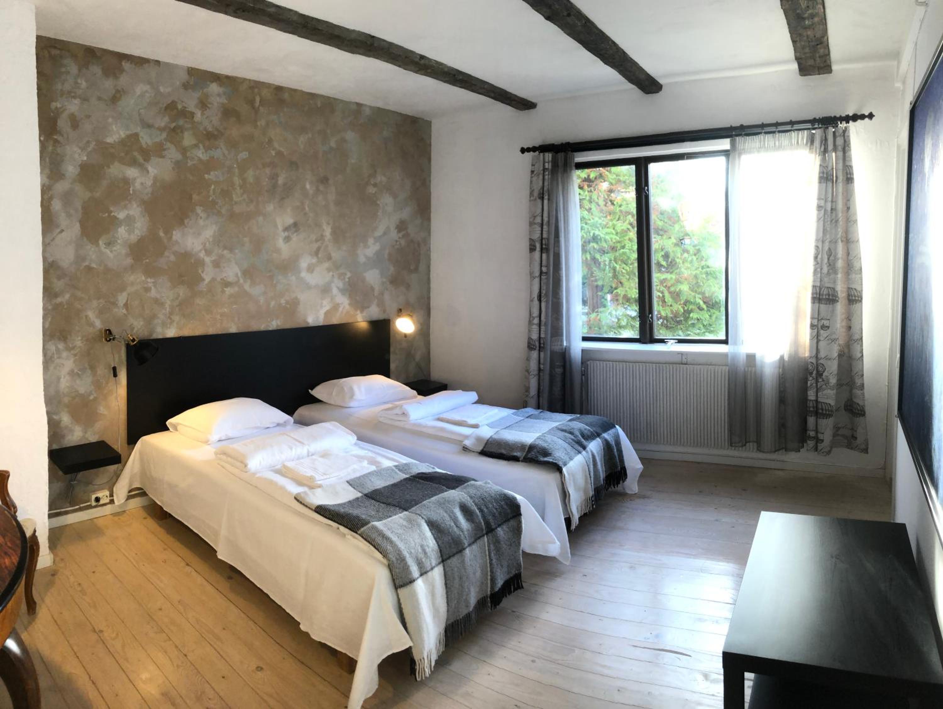 Double or Twin Room with Private Bathroom photo 3
