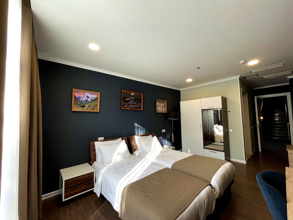 Twin Room - Photo 9