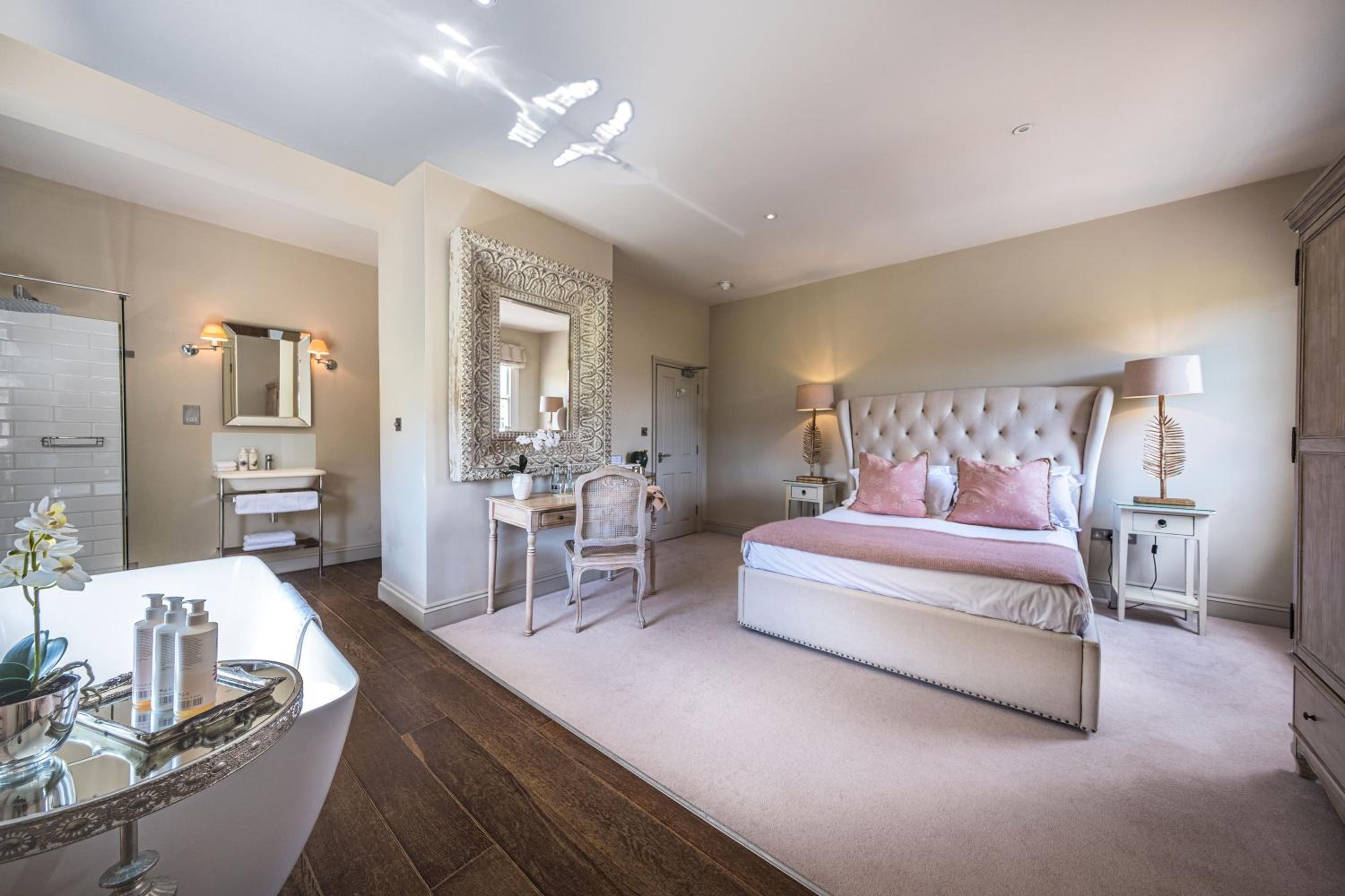 Deluxe King Room photo 2