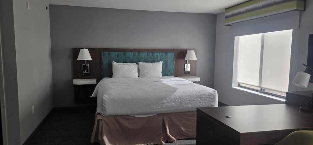 Suite, 1 King Bed, Non Smoking - Photo 2