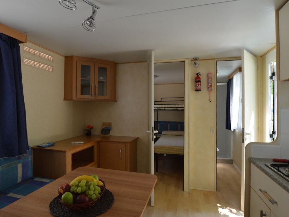 Mobile Home, 2 Bedrooms photo 2