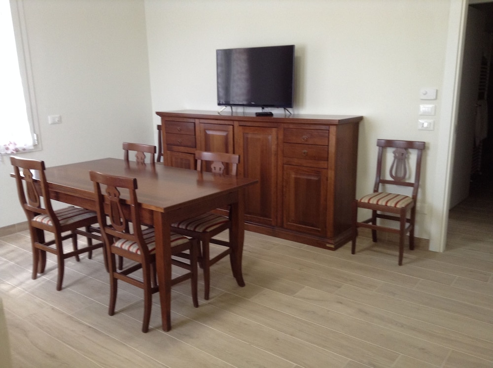 Apartment, 2 Bedrooms, Patio, Garden Area photo 2