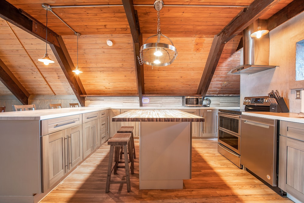 Exclusive House, Multiple Bedrooms, Kitchen