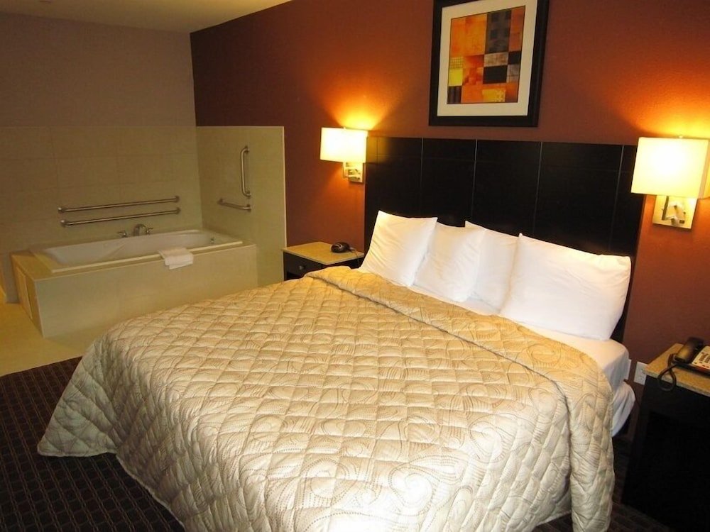 Deluxe Room, 1 King Bed, Jetted Tub photo 1