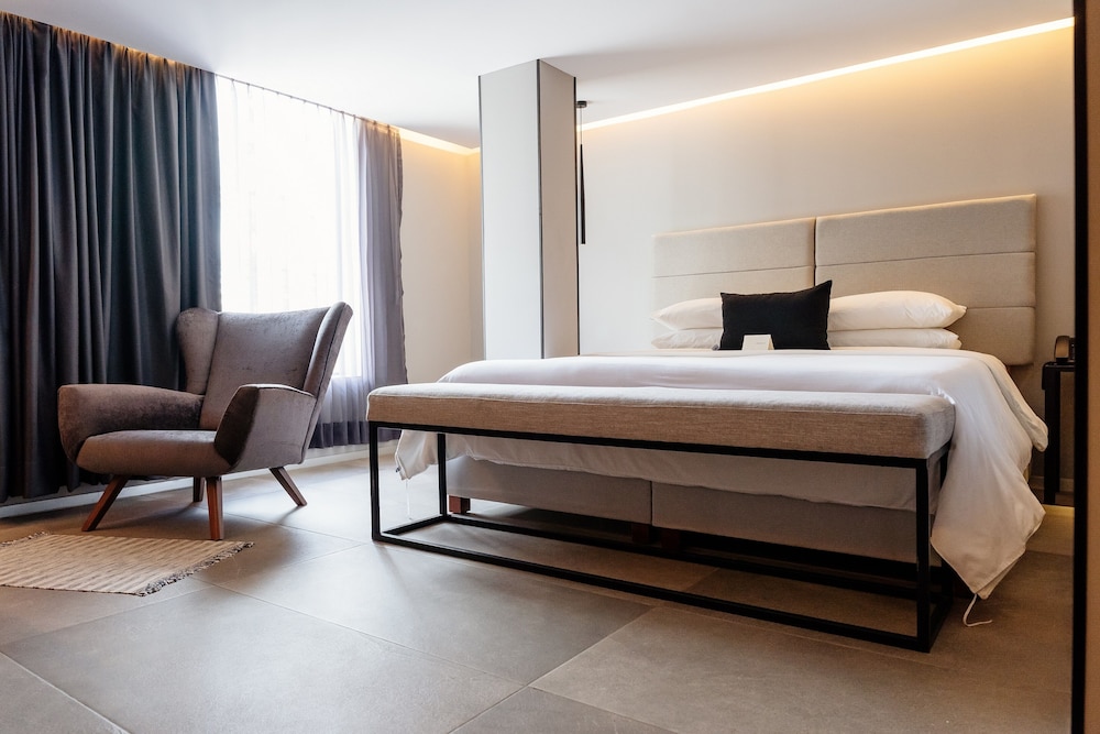 Superior Room, 1 King Bed - Photo 3