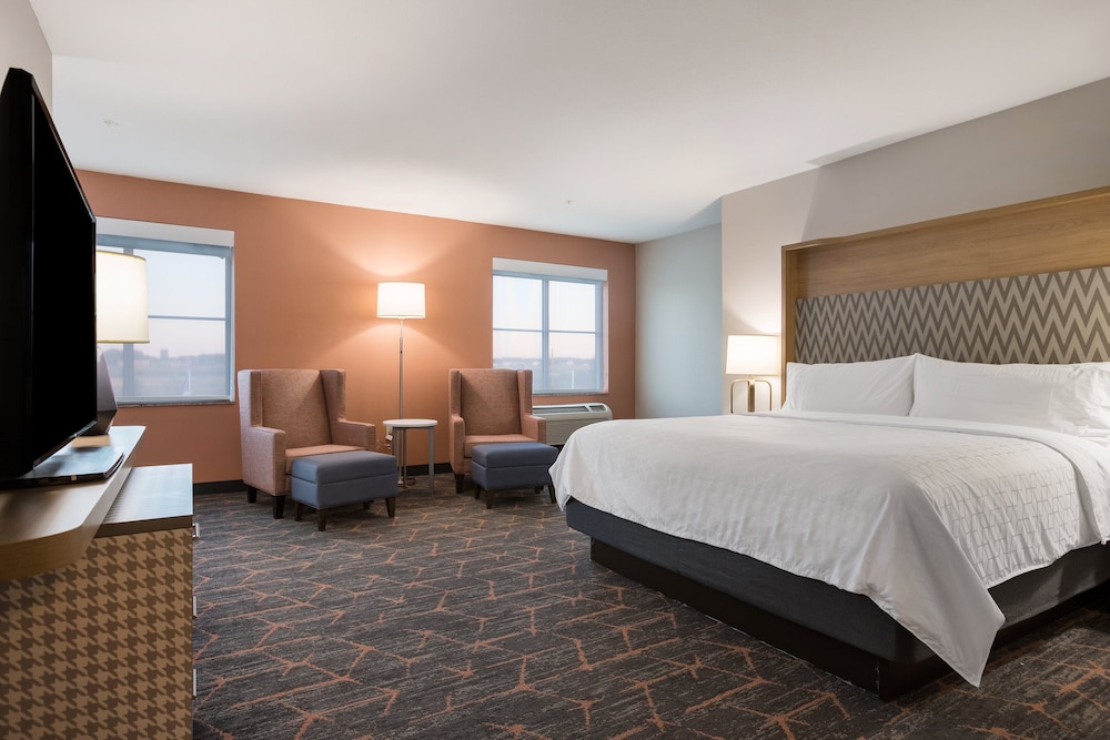 Standard Room, 1 King Bed, Accessible, Jetted Tub - Photo 2