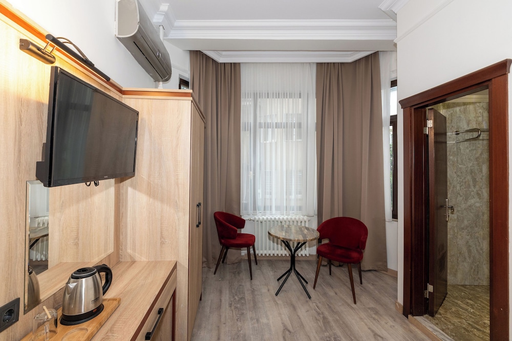 Standard Double or Twin Room photo 3