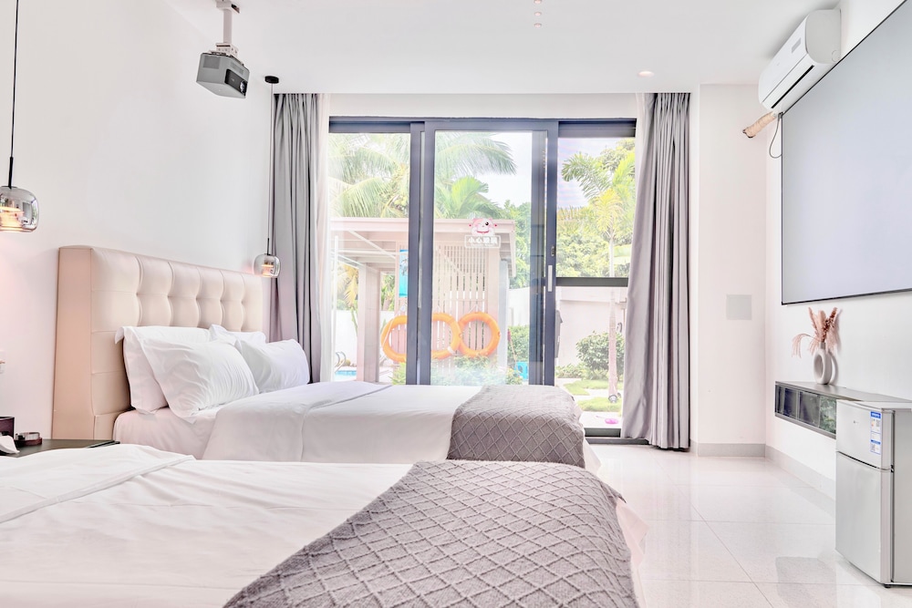 Superior Twin Room, Pool View