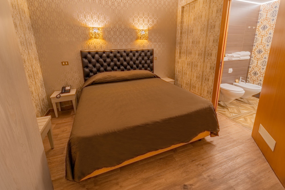 Double Room Single Use - Photo 8