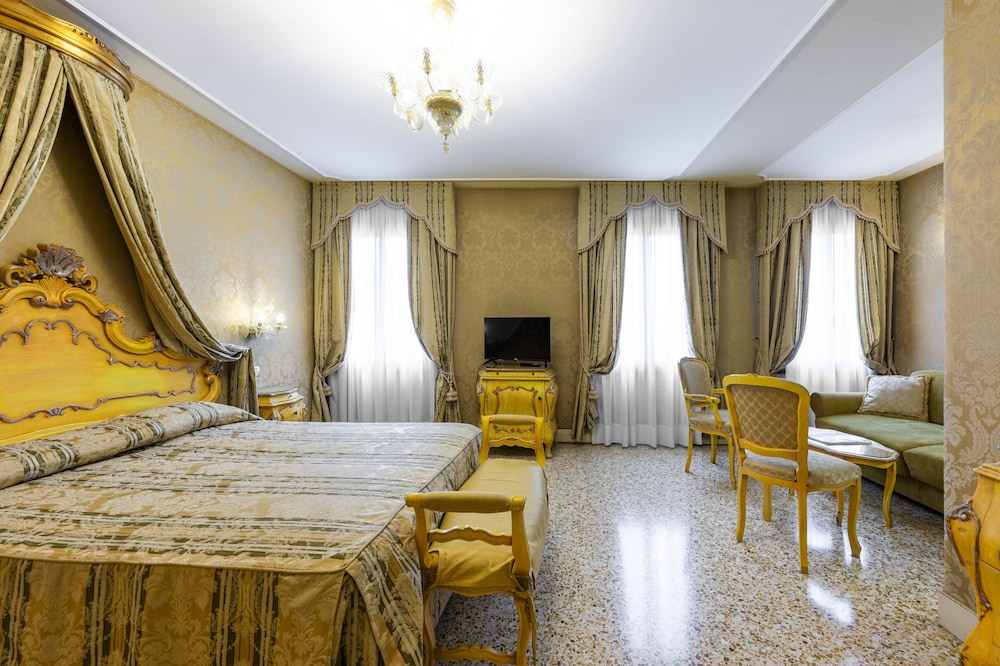 Panoramic Double or Twin Room photo 2