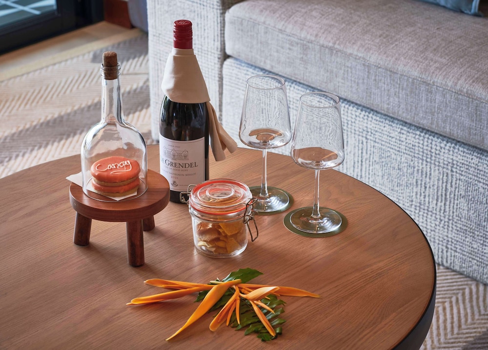 Suite, 1 King Bed, Balcony