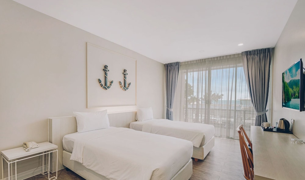 Premier Deluxe Twin Room photo 3
