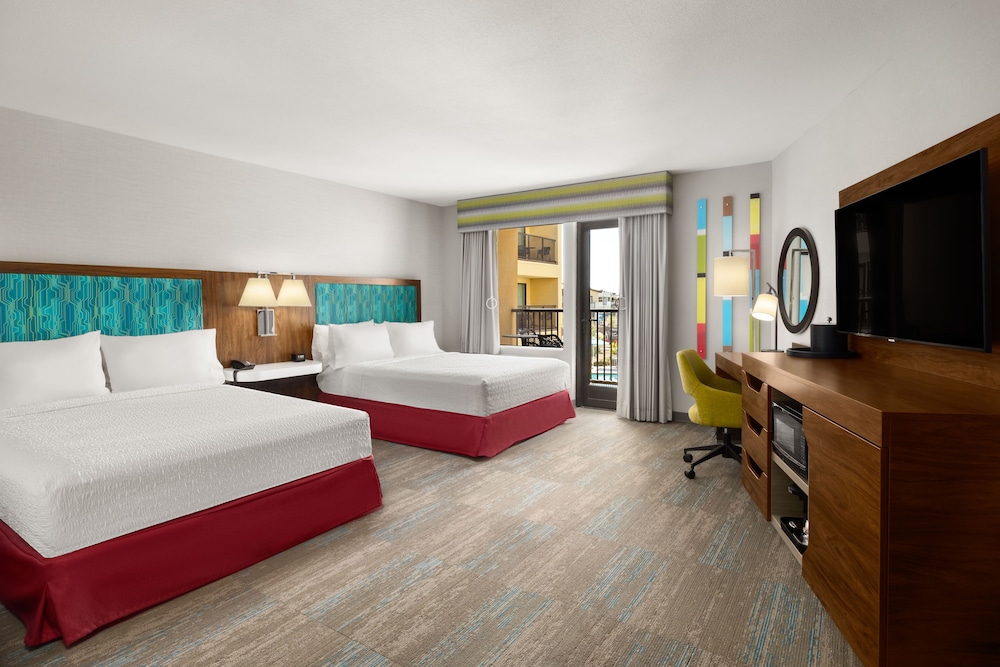 Room, 2 Queen Beds, Balcony (Refrigerator & Microwave) - Photo 2