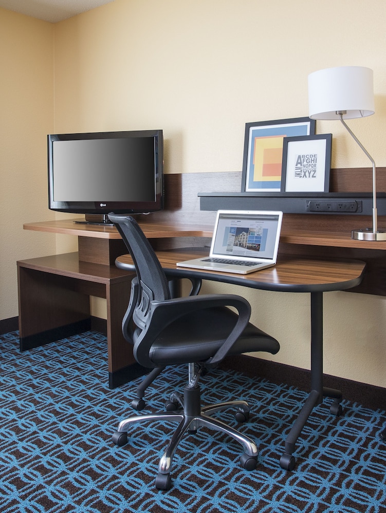 Executive Suite, 1 King Bed with Sofa bed photo 3