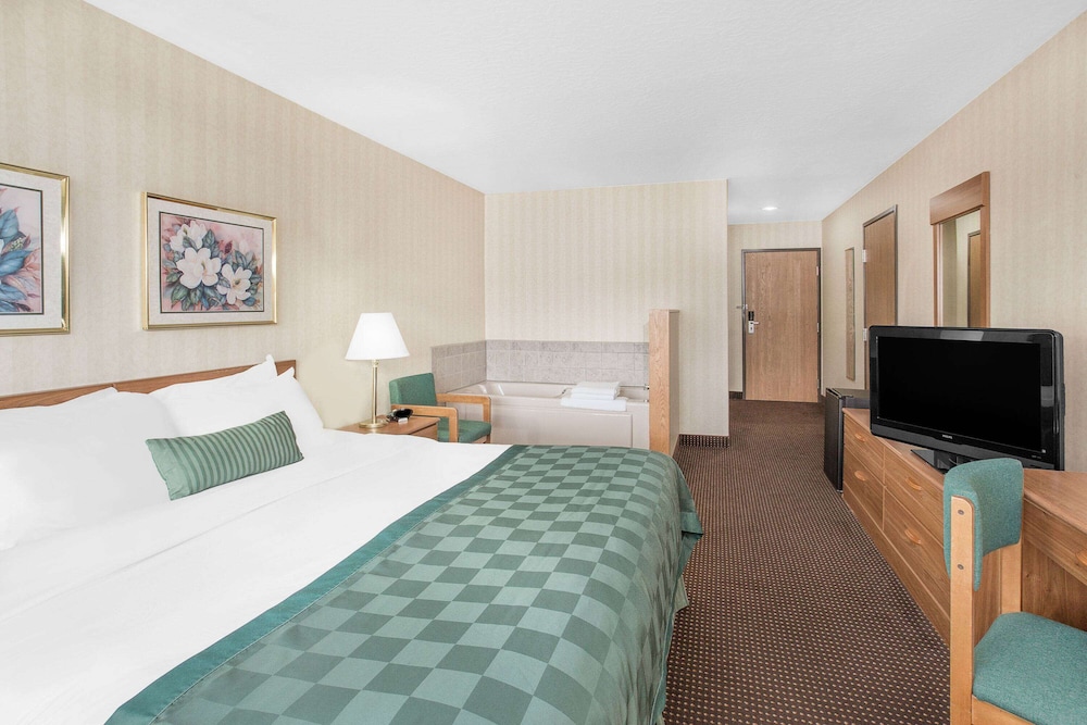 Premium Room, 1 King Bed, Hot Tub (2nd Floor)