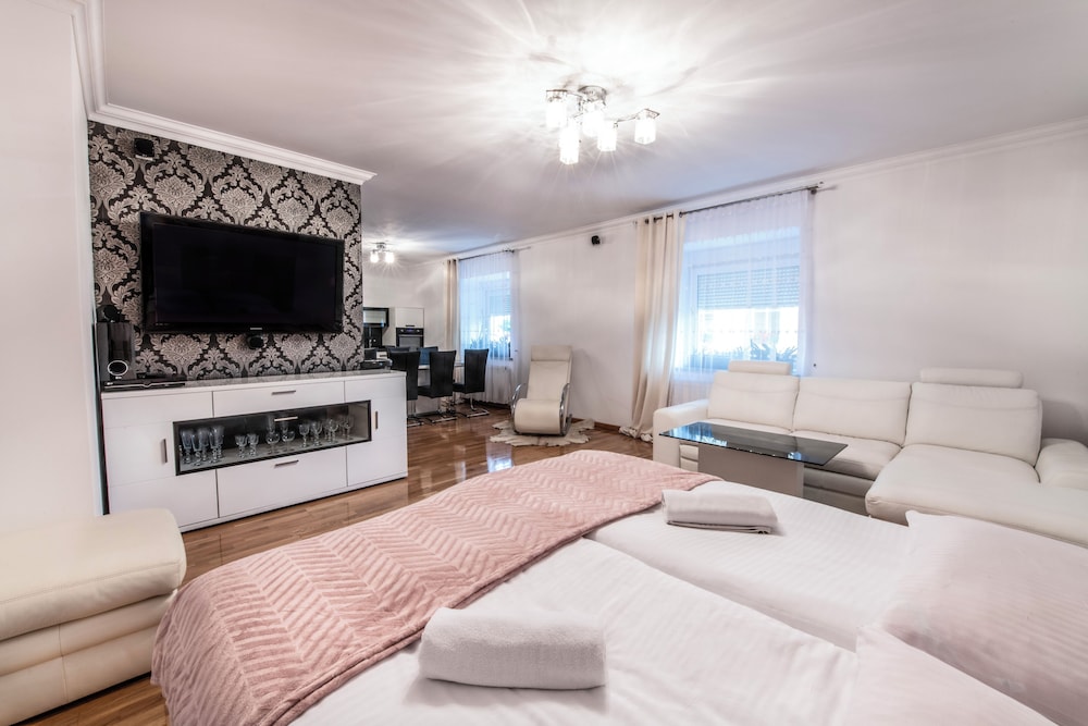 Family Apartment photo 2