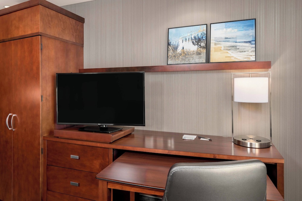 Room, 1 King Bed with Sofa bed (Mobility/Hearing Access, Transf Shwr) - Photo 3