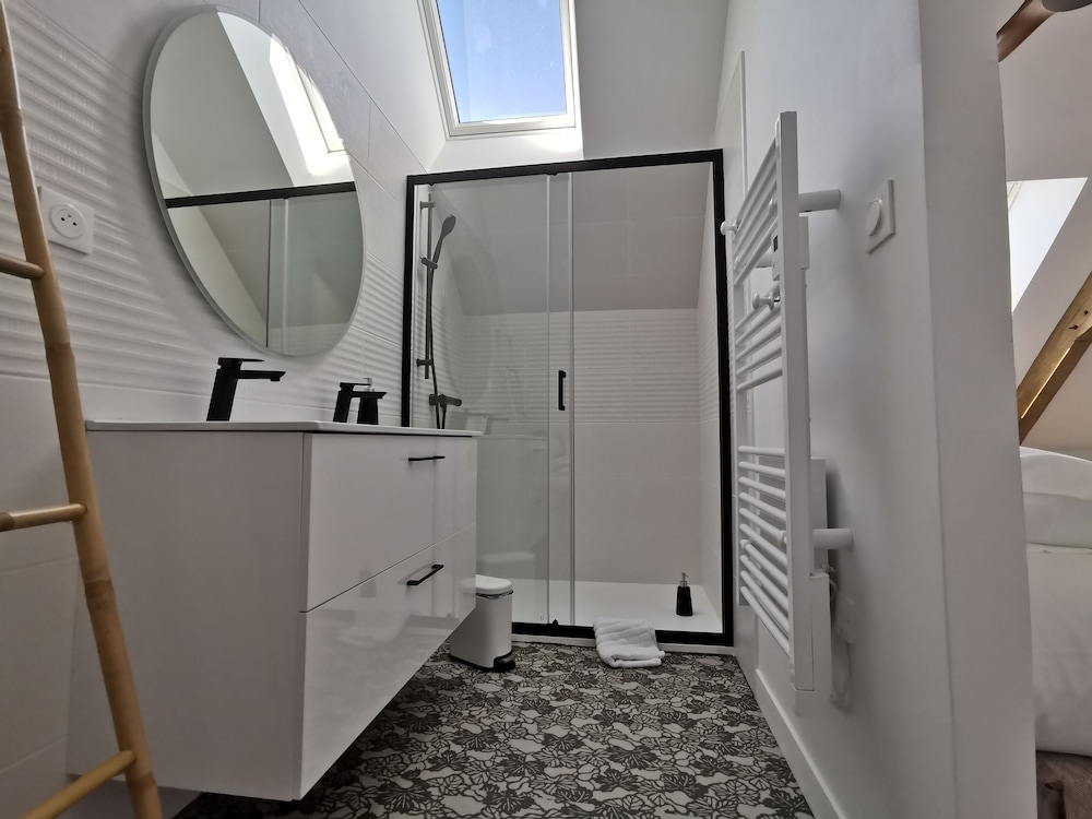 Triple Room, Courtyard View (Canopée-sous les combles) photo 3
