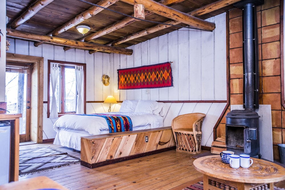 Traditional Cabin, 1 Queen Bed with Sofa bed (Aldous Huxley) photo 3