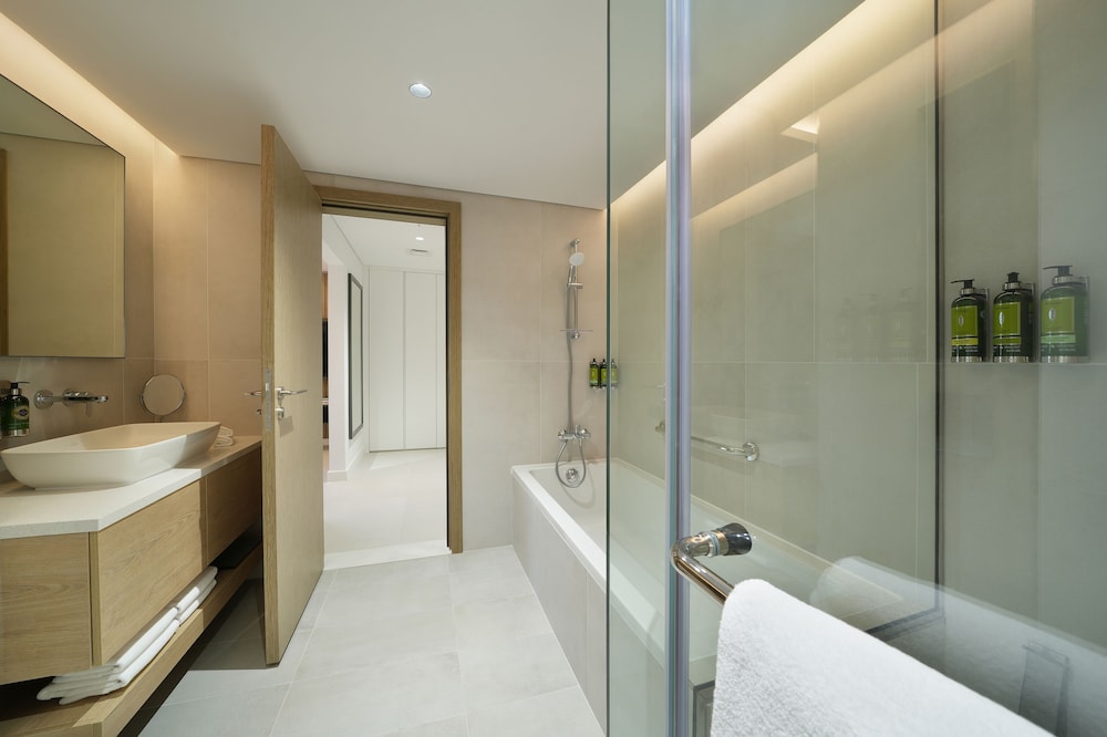 Deluxe Two Bedroom Apartment with Balcony