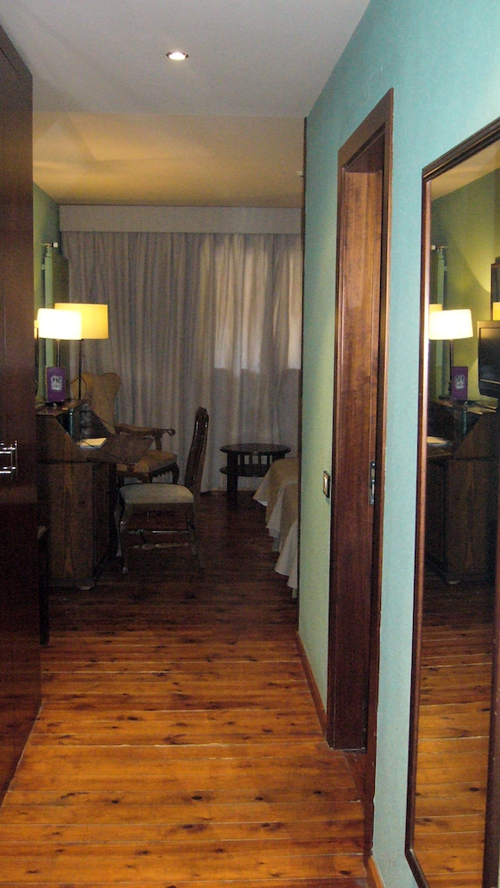 Standard Twin Room (2 Adults + 1 Child)