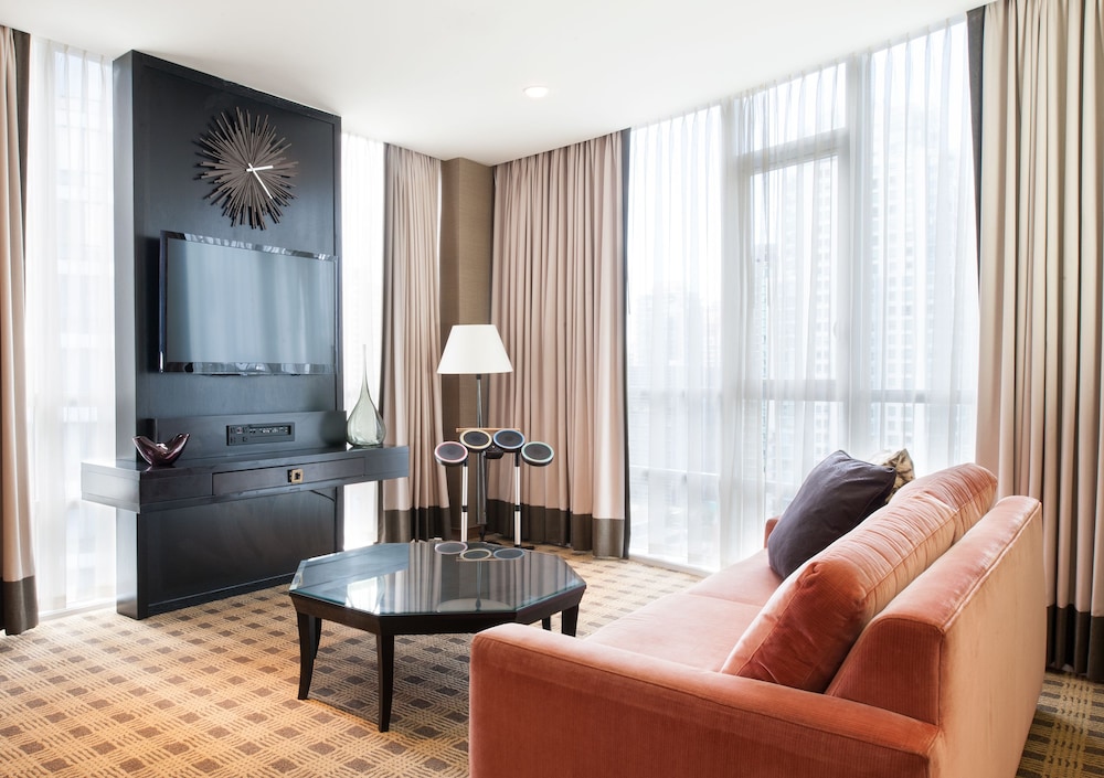 One Bedroom Suite - Photo 2