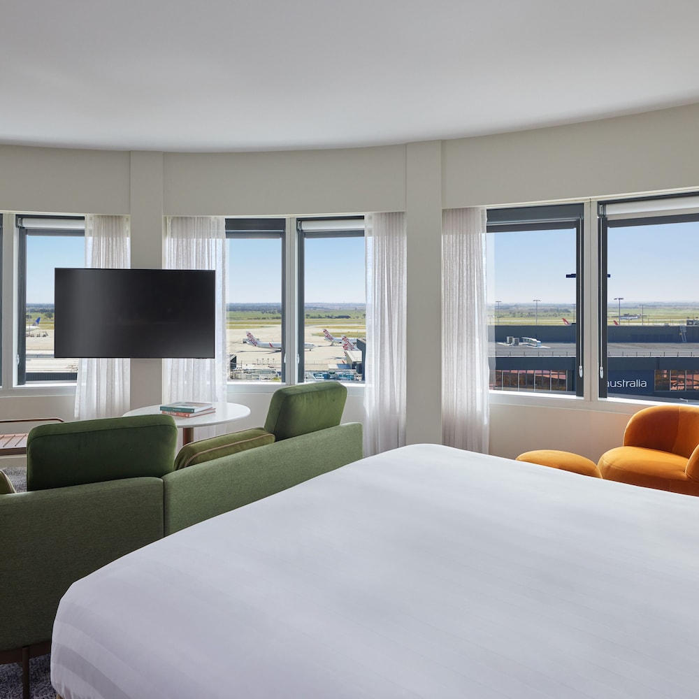 Spa Suite - Runway View - Photo 6