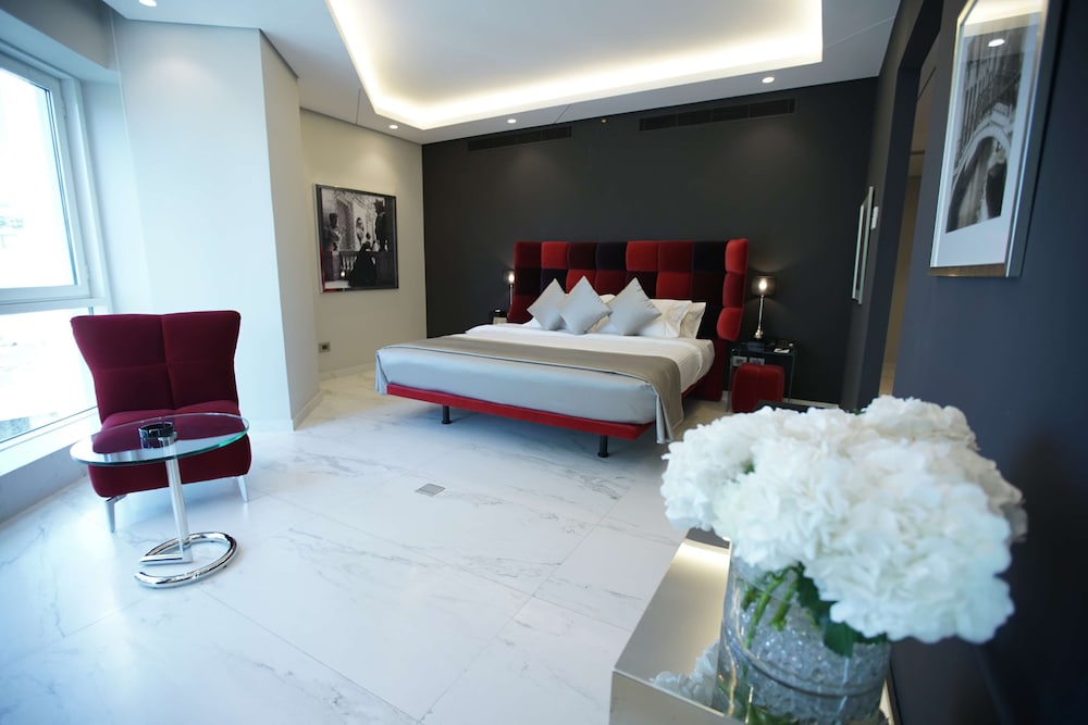 Suite, 1 King Bed, Bathtub photo 2