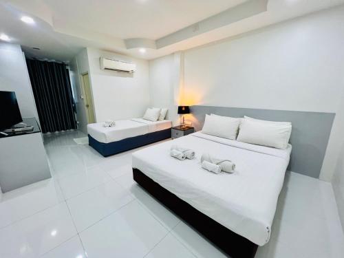 Deluxe Double Room with Extra Bed photo 3