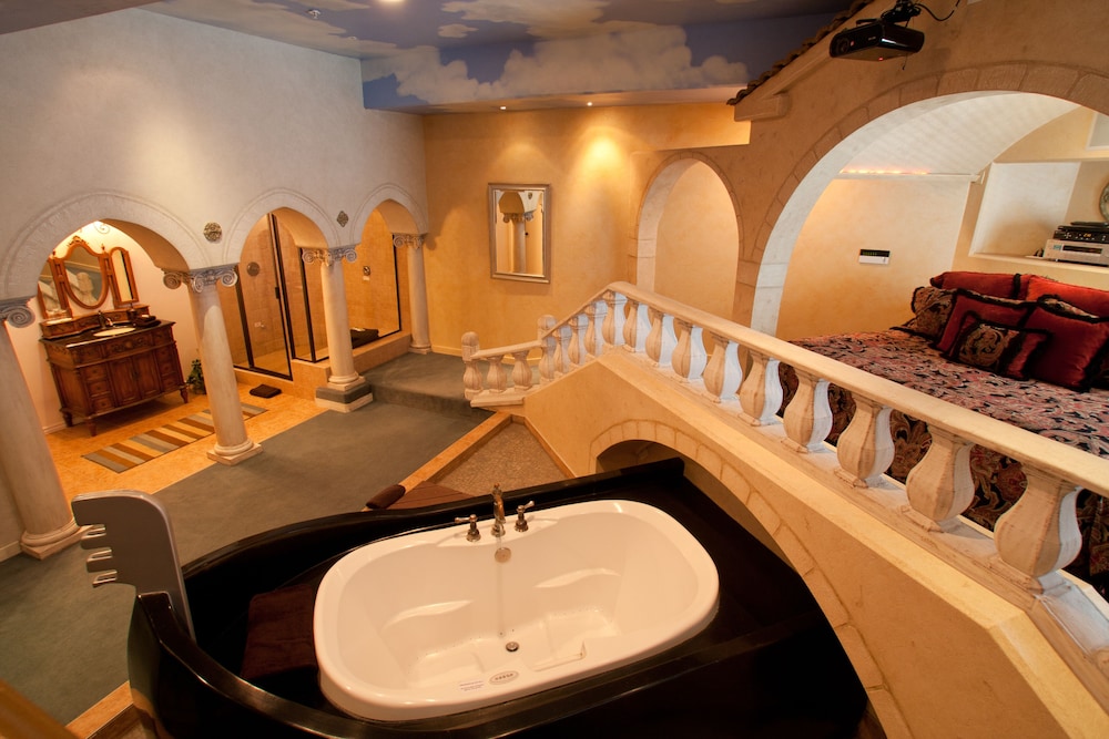 Suite, 1 King Bed (Venice Theme)