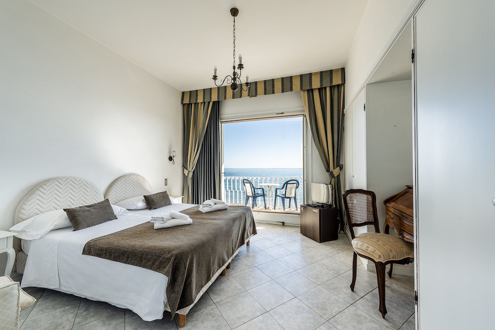 Superior Double Room, Balcony, Sea View - Photo 7