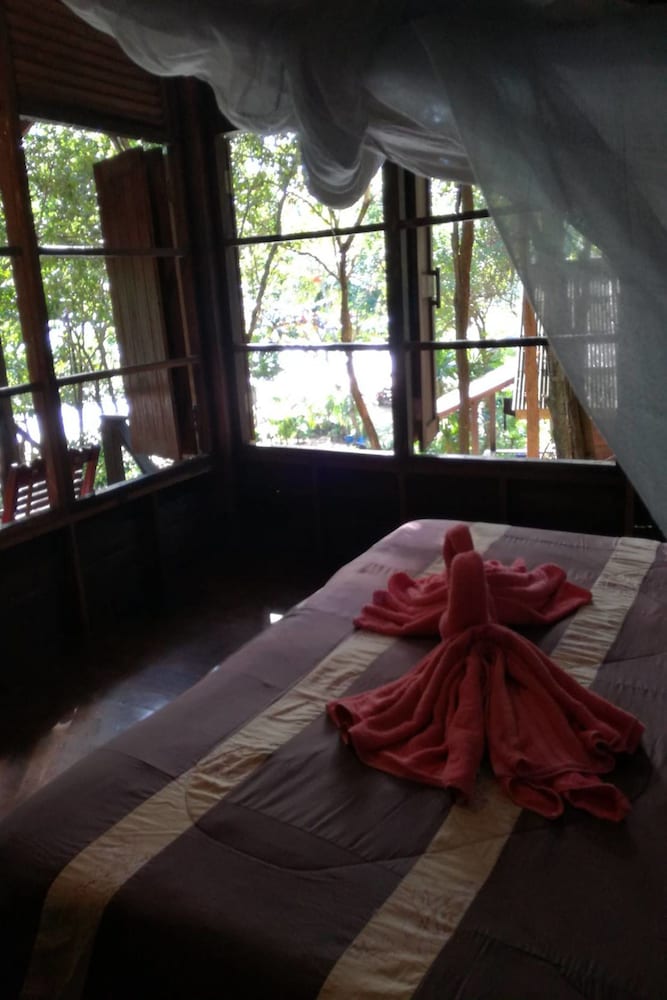 Basic Cabin, 1 King Bed, Garden View photo 2