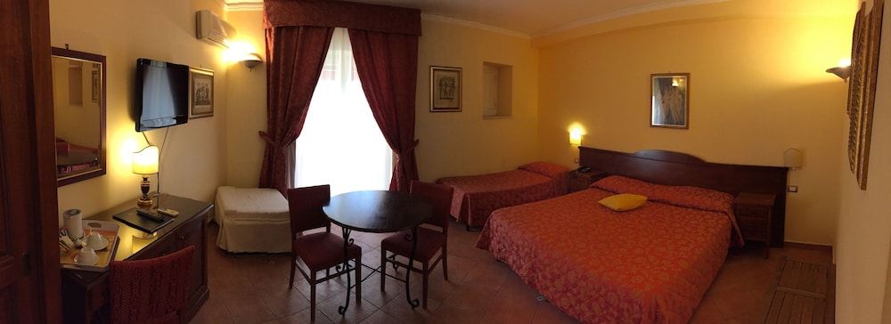 Comfort Triple Room (up to 4 people) - Photo 1
