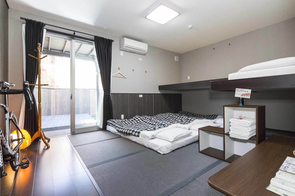 Private 5 Beds room, Shared Toilet and Shower