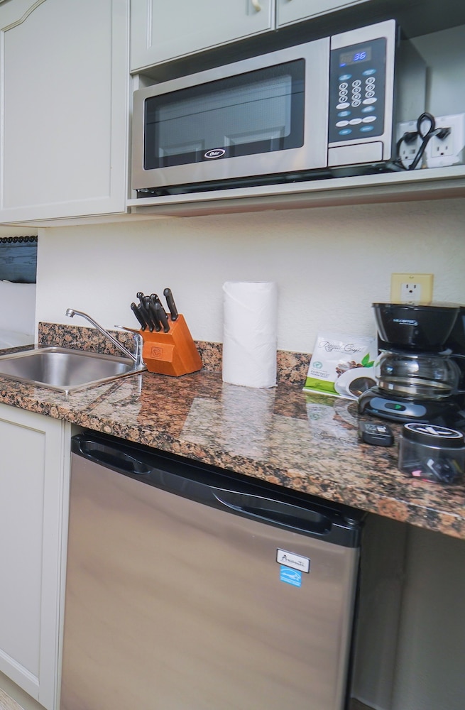 Ocean View- Studio Suite- 1 King