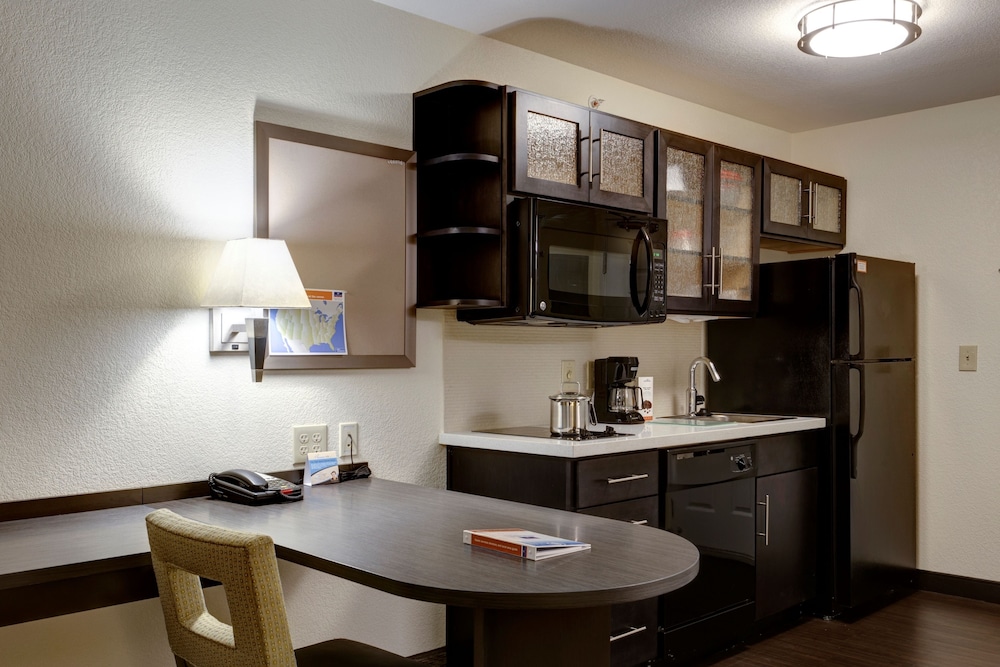 Studio Suite, 2 Queen Beds, Kitchen photo 1