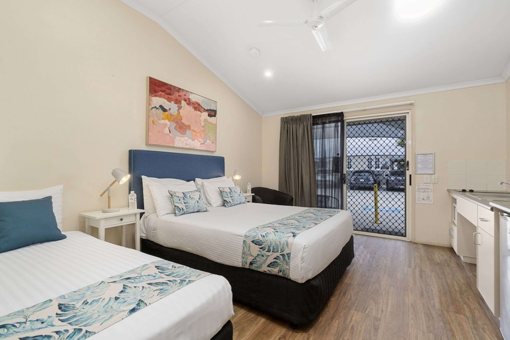 Deluxe Room, Multiple Beds, Accessible, Kitchenette photo 2