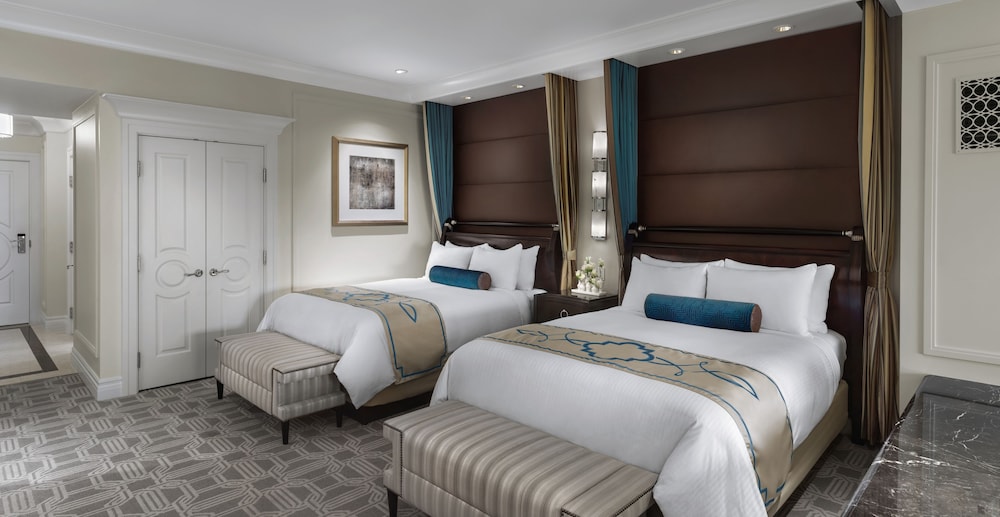 Prestige Club Lounge Luxury Two Queen Suite - Photo 4