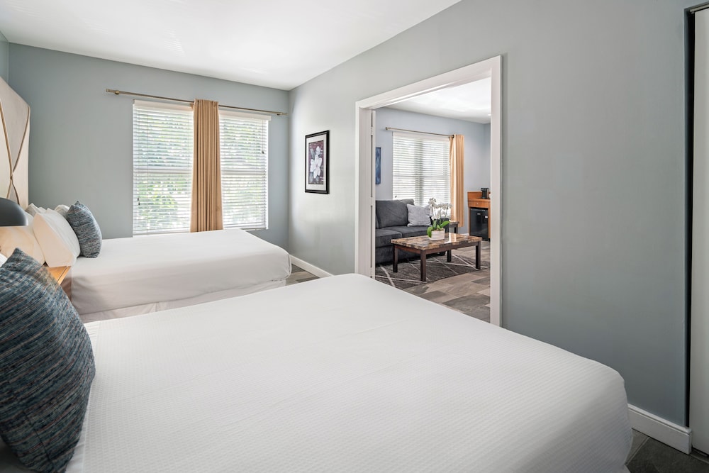 Accessible Double Queen Room - La Flora Building (Self Check-in)