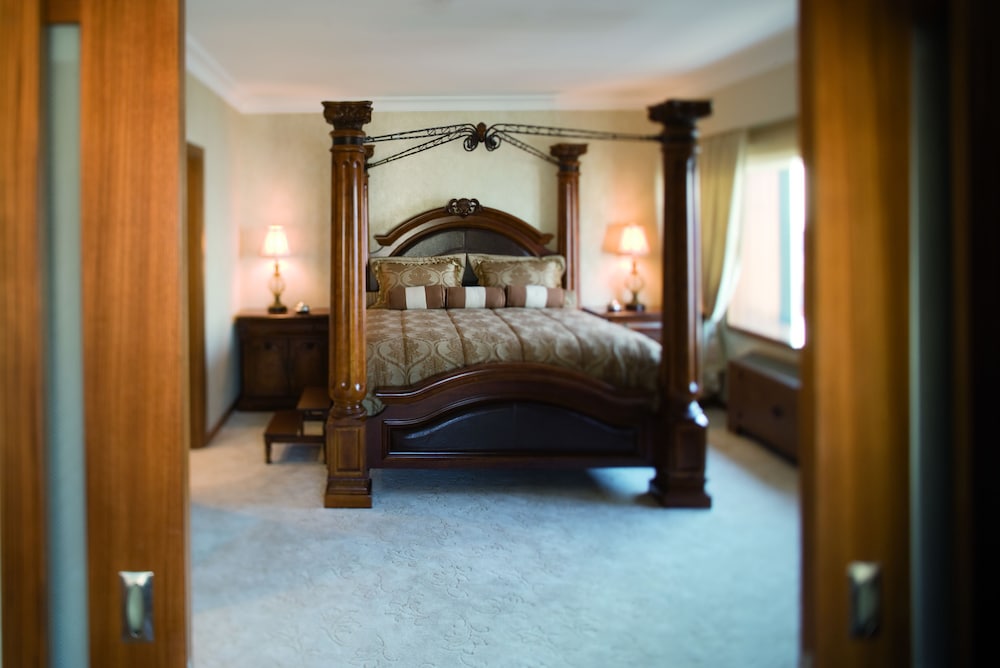 Suite, 1 King Bed, Sea View