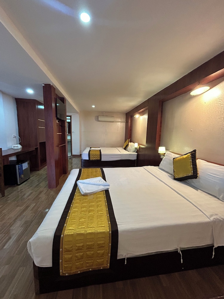 Deluxe Quadruple Room - Photo 3
